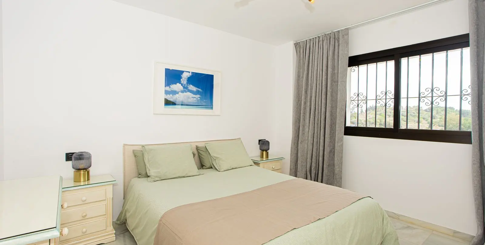 Sale of penthouse duplex in The Golden Mile 14