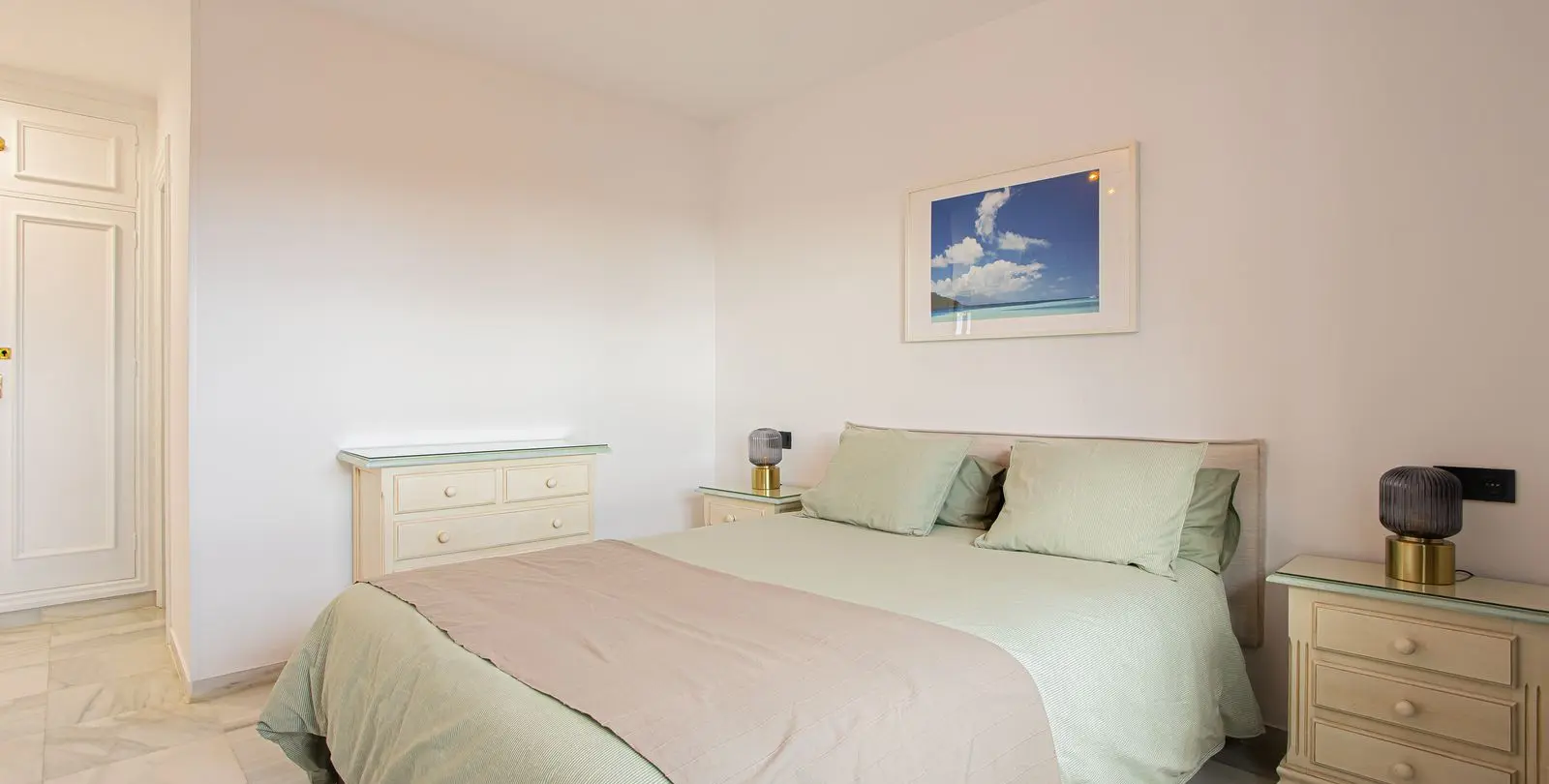 Sale of penthouse duplex in The Golden Mile 15