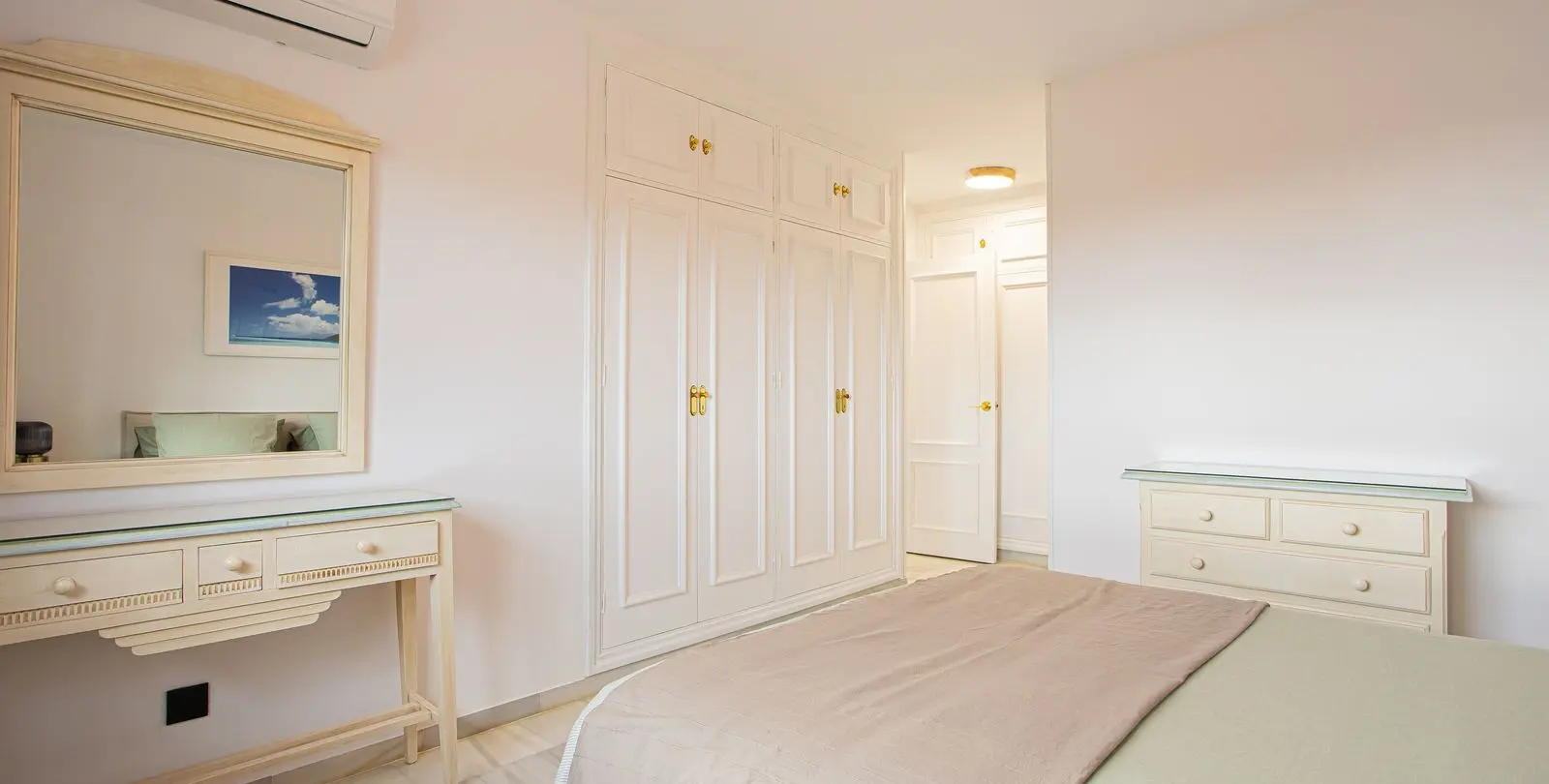 Sale of penthouse duplex in The Golden Mile 16
