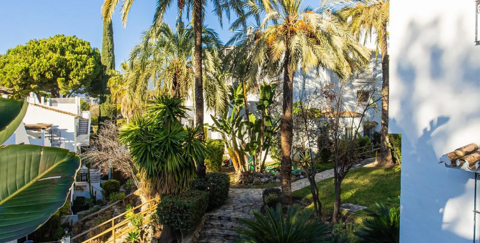 Sale of penthouse duplex in The Golden Mile 29