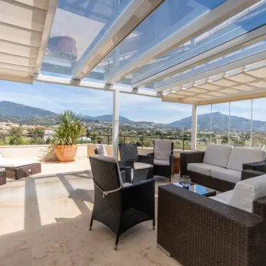 Sale of penthouse in Estepona