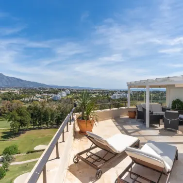 Sale of penthouse in Estepona