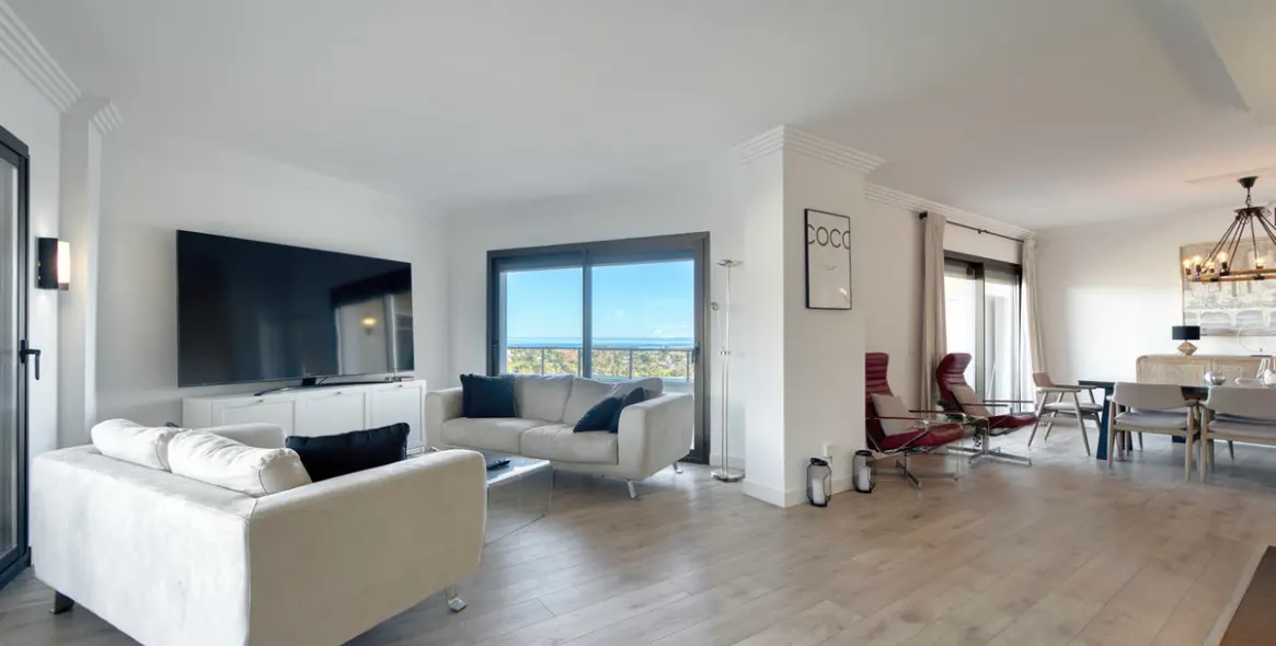 Sale of penthouse in Estepona 11