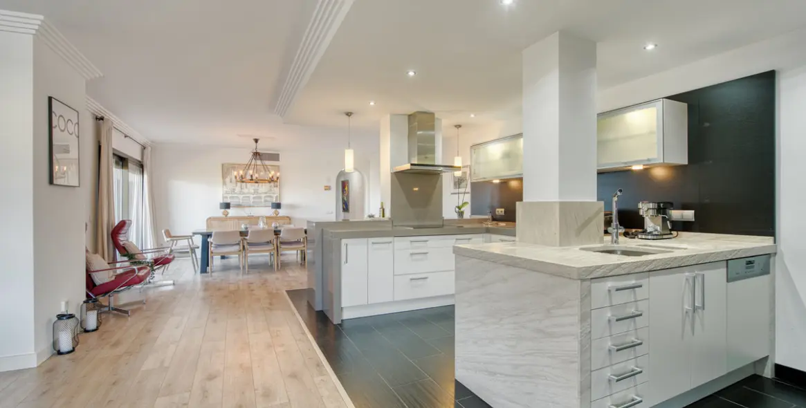 Sale of penthouse in Estepona 12