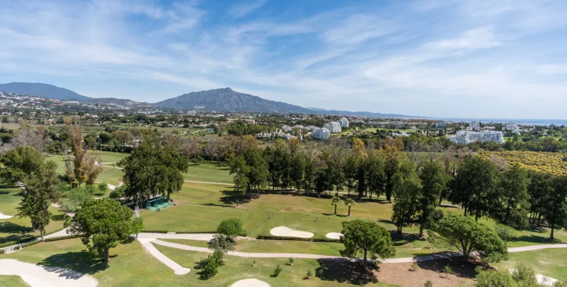 Sale of penthouse in Estepona 15