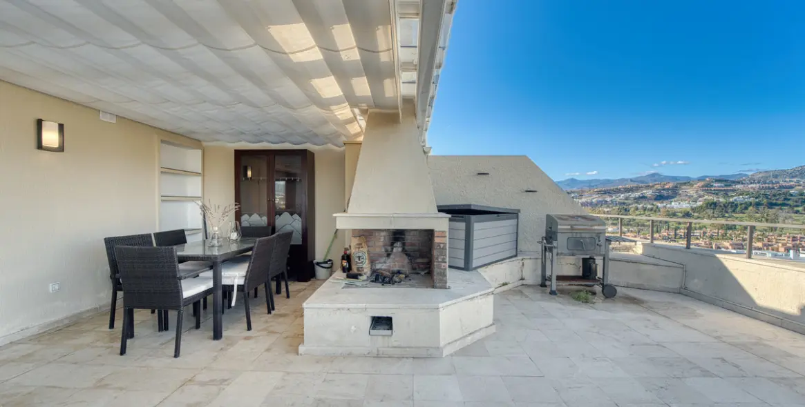 Sale of penthouse in Estepona 17