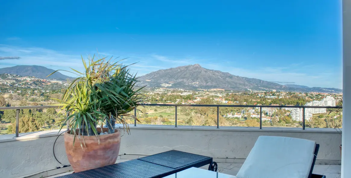 Sale of penthouse in Estepona 18
