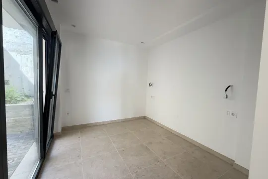 Image 6 thumb