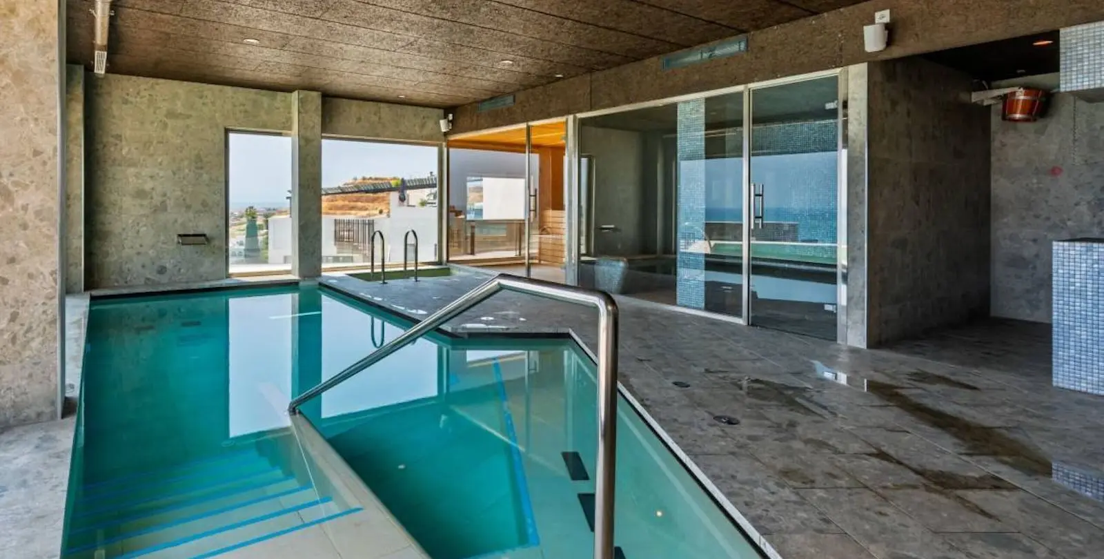 Sale of townhouse in Torrox Costa 28