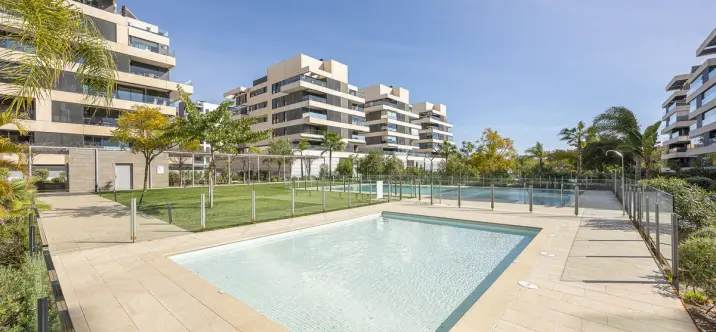 Продажа апартаментов на среднем этаже в Málaga 0