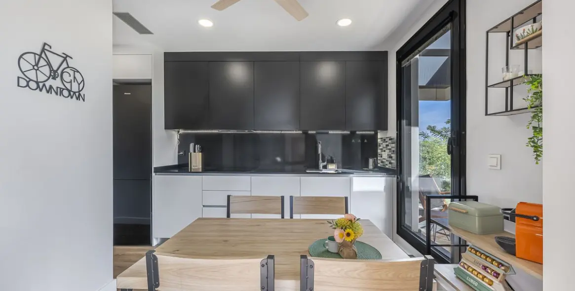 Продажа апартаментов на среднем этаже в Málaga 14