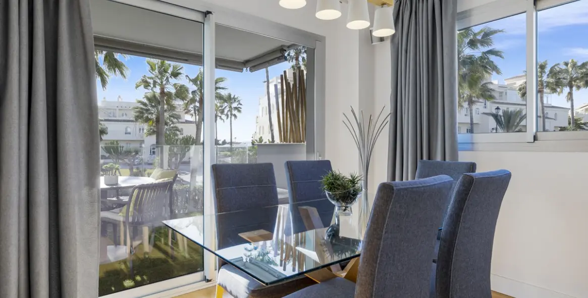 Sale of middle floor apartment in Mijas Costa 10