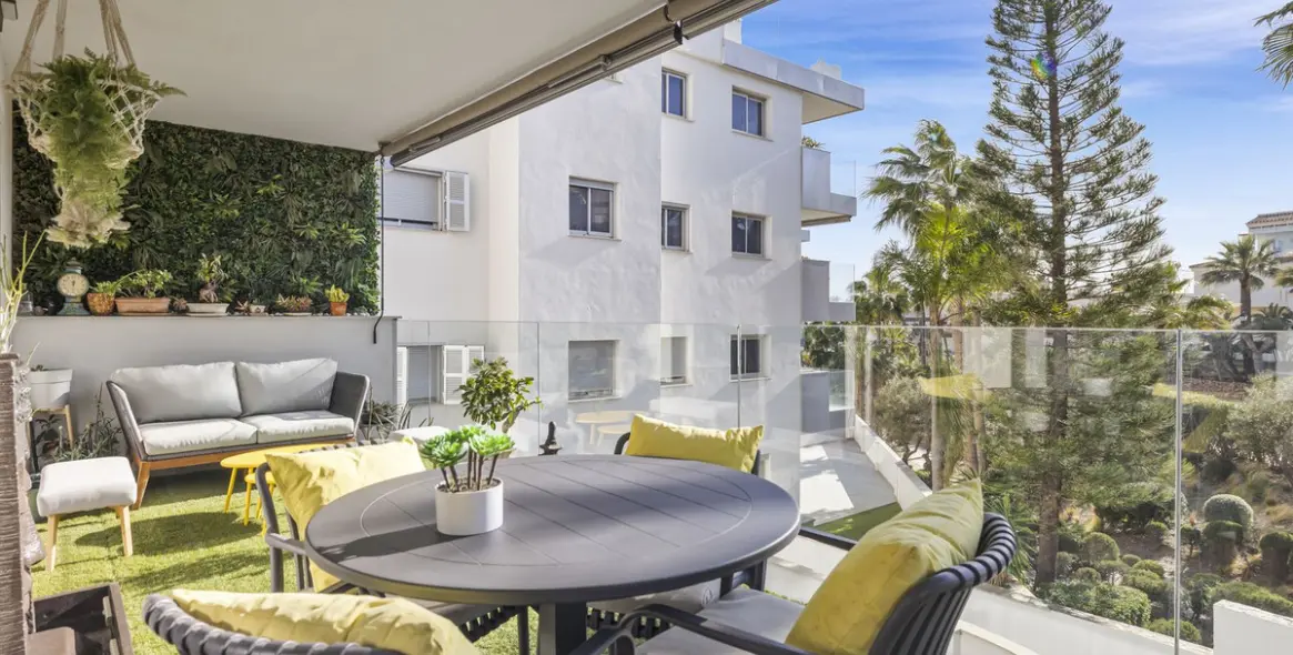 Sale of middle floor apartment in Mijas Costa 12