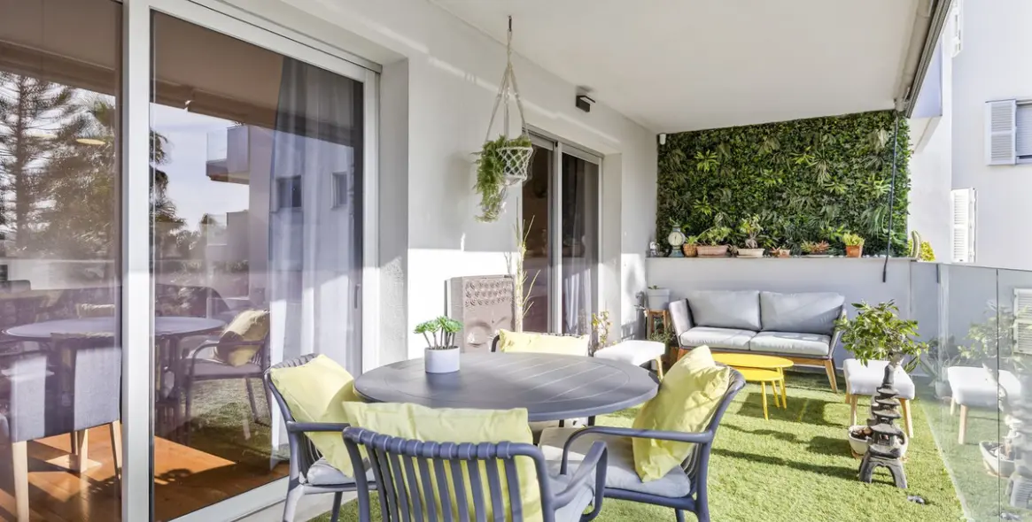 Sale of middle floor apartment in Mijas Costa 14