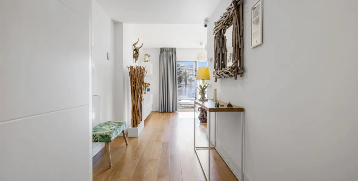 Sale of middle floor apartment in Mijas Costa 19