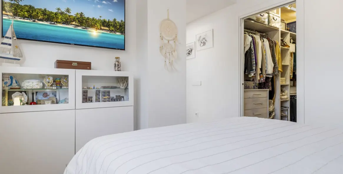 Sale of middle floor apartment in Mijas Costa 21