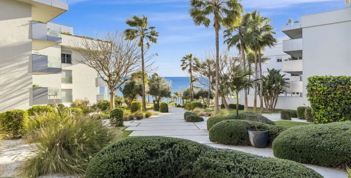 Sale of middle floor apartment in Mijas Costa 41
