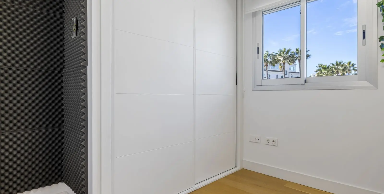 Sale of middle floor apartment in Mijas Costa 26