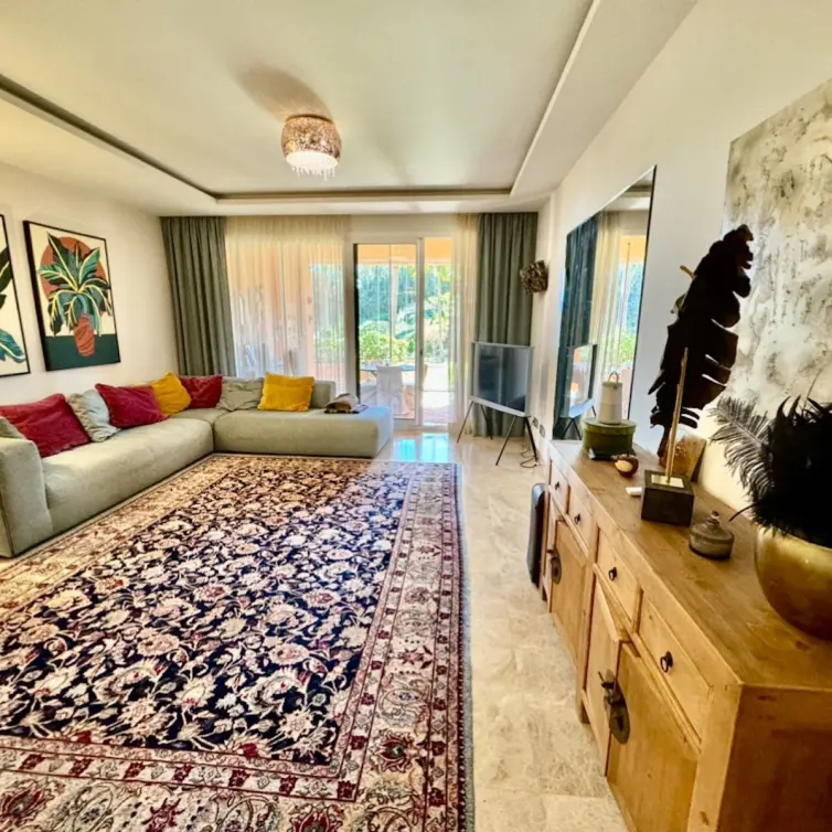 Продажа апартаментов на первом этаже в Marbella