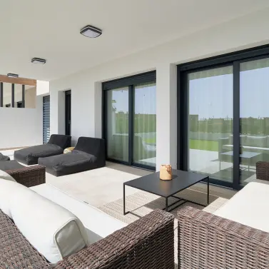 Sale of middle floor apartment in Estepona