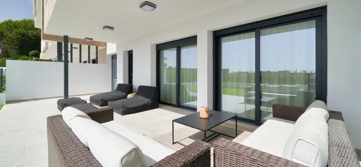 Sale of middle floor apartment in Estepona 0