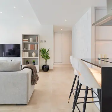 Sale of middle floor apartment in Estepona