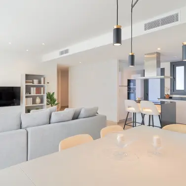 Sale of middle floor apartment in Estepona