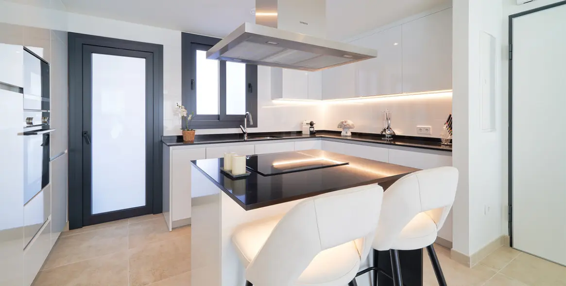 Sale of middle floor apartment in Estepona 7