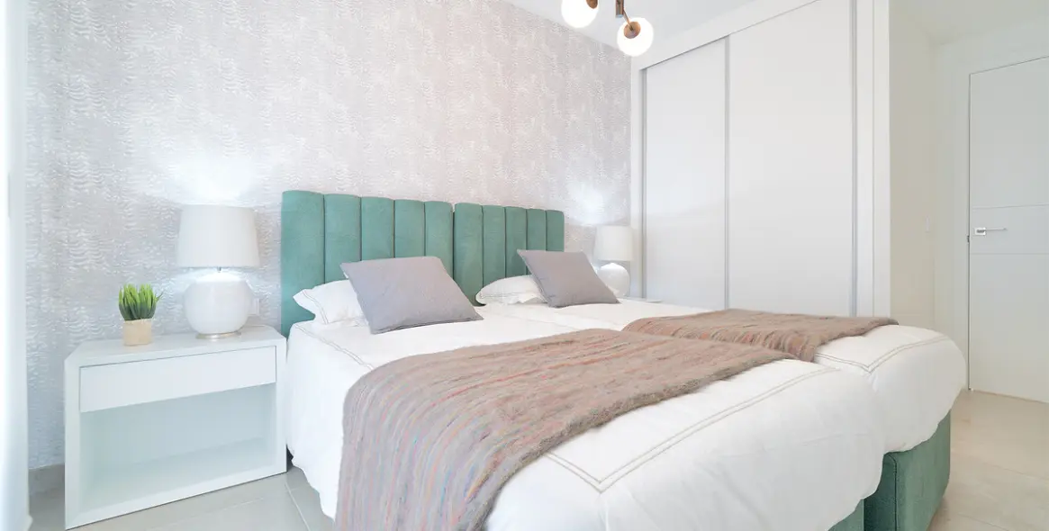 Sale of middle floor apartment in Estepona 13