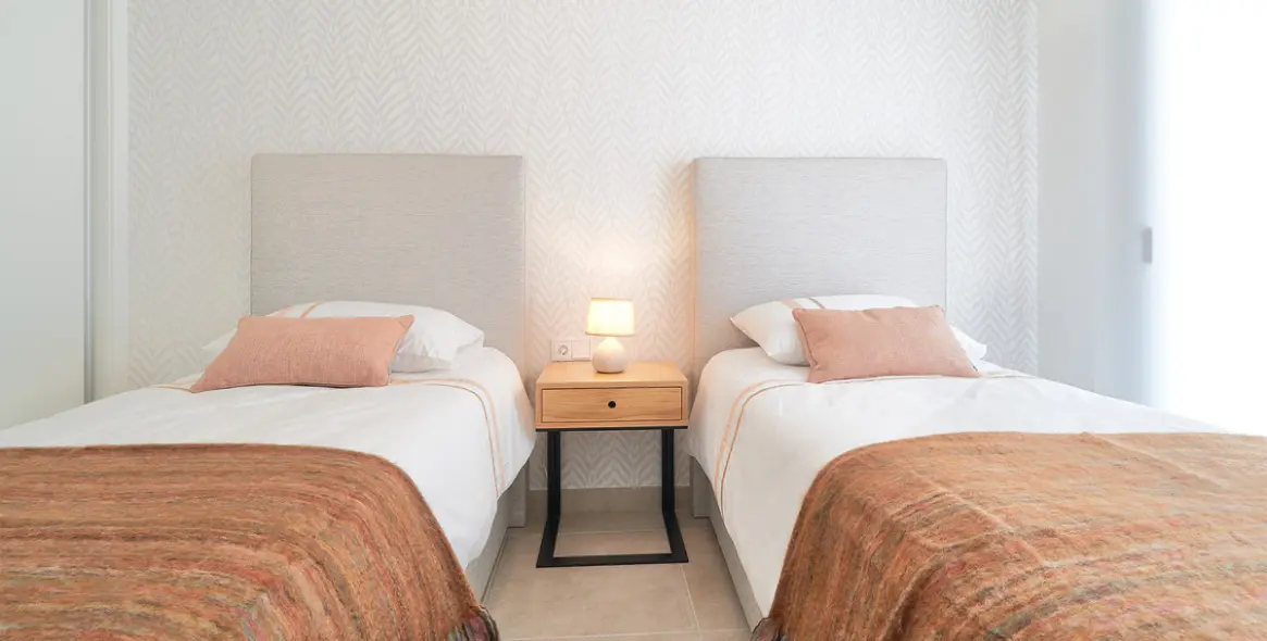 Sale of middle floor apartment in Estepona 14