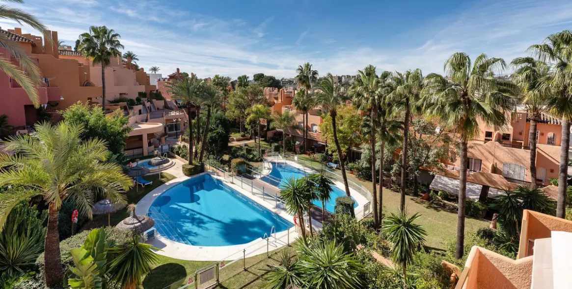 Sale of townhouse in Nueva Andalucía 1