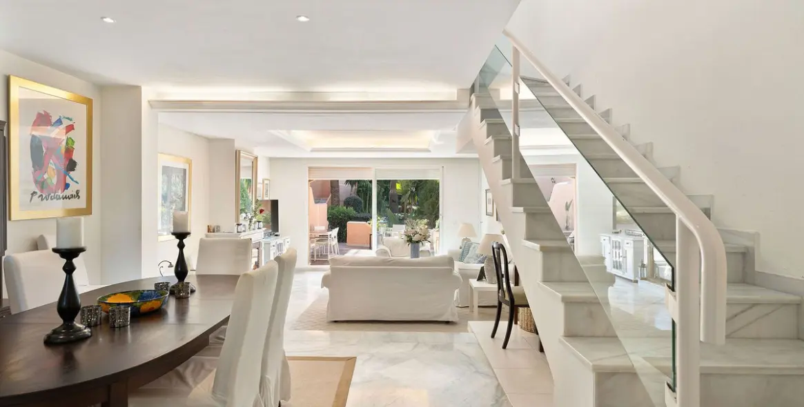 Sale of townhouse in Nueva Andalucía 2