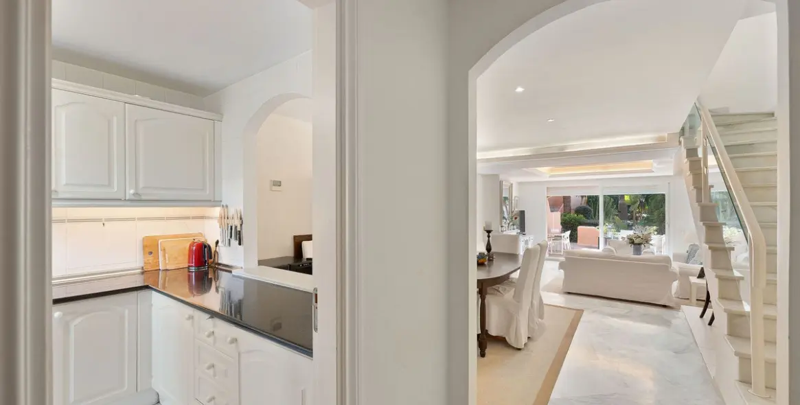 Sale of townhouse in Nueva Andalucía 4