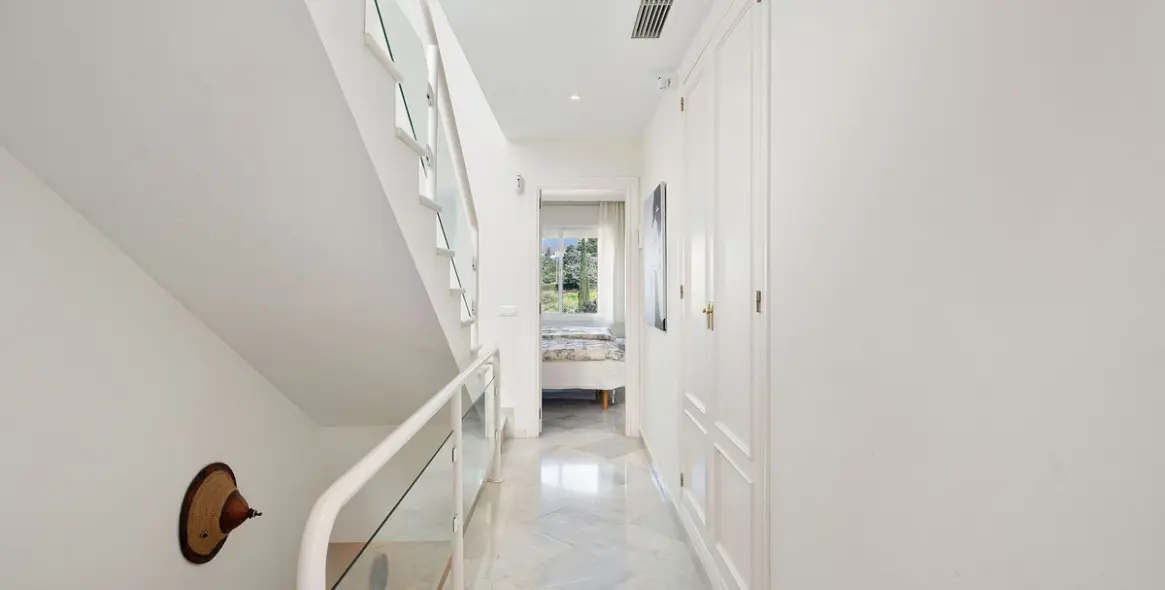 Sale of townhouse in Nueva Andalucía 18