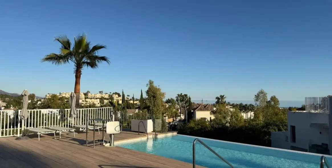 Продажа апартаментов на среднем этаже в Benahavís 1