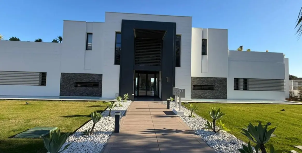 Продажа апартаментов на среднем этаже в Benahavís 2