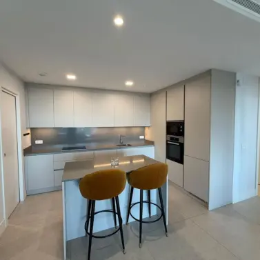 Sale of middle floor apartment in Benahavís