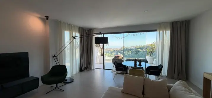 Sale of middle floor apartment in Benahavís 4