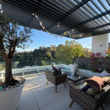 Sale of middle floor apartment in Benahavís