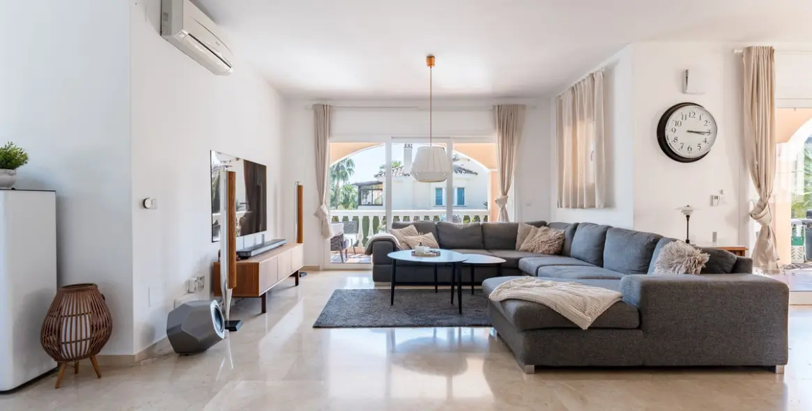 Sale of detached villa in La Capellania 7