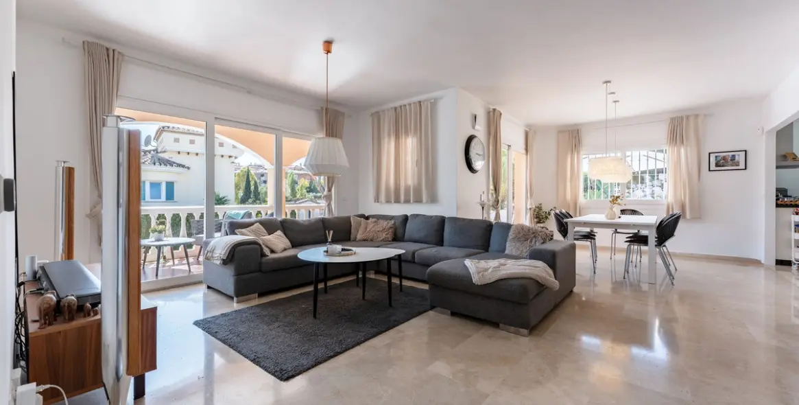 Sale of detached villa in La Capellania 8