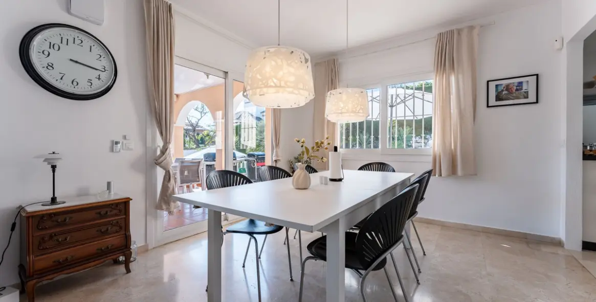 Sale of detached villa in La Capellania 9