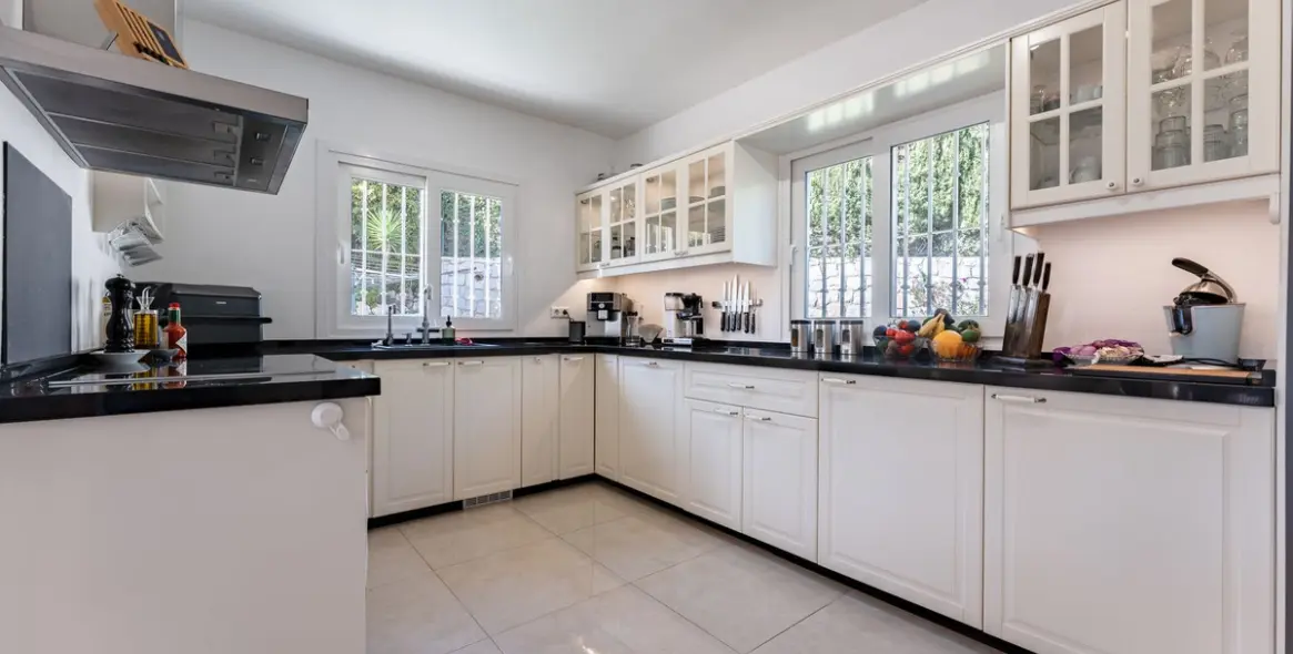 Sale of detached villa in La Capellania 10