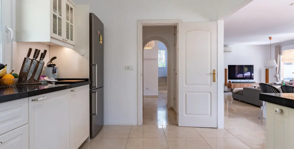 Sale of detached villa in La Capellania 12