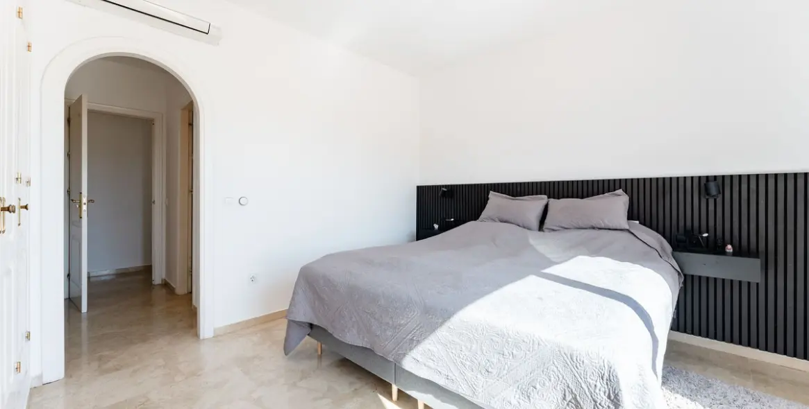 Sale of detached villa in La Capellania 25