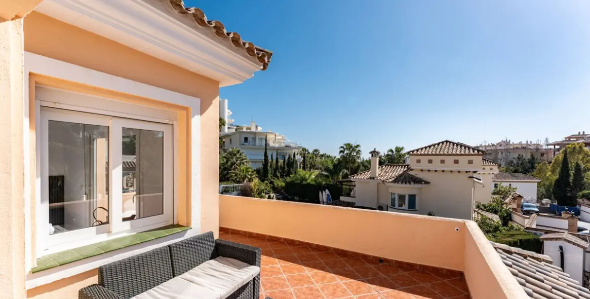 Sale of detached villa in La Capellania 26