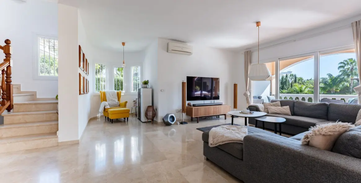 Sale of detached villa in La Capellania 28