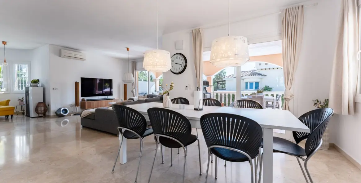 Sale of detached villa in La Capellania 29