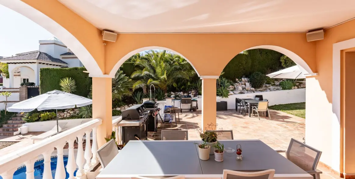 Sale of detached villa in La Capellania 36