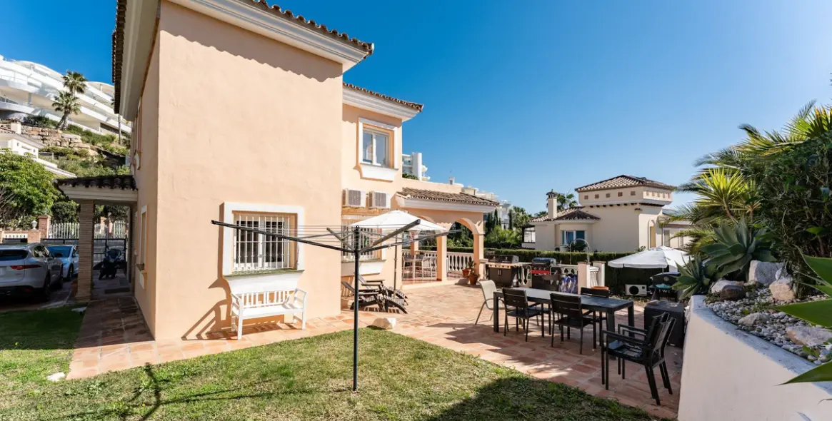 Sale of detached villa in La Capellania 37